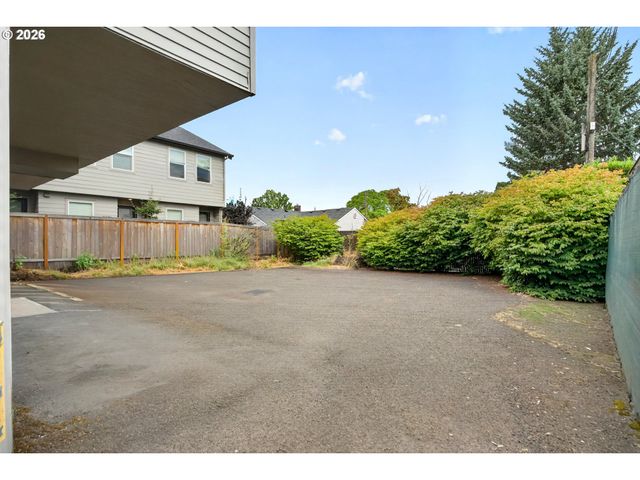 2315 N LOMBARD St, Portland, OR 97217