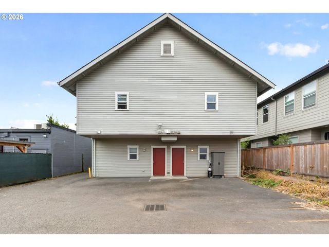 2315 N LOMBARD St, Portland, OR 97217
