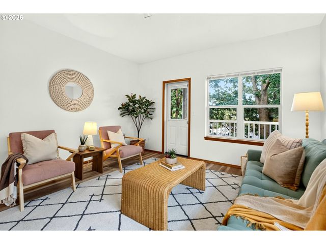 2315 N LOMBARD St, Portland, OR 97217