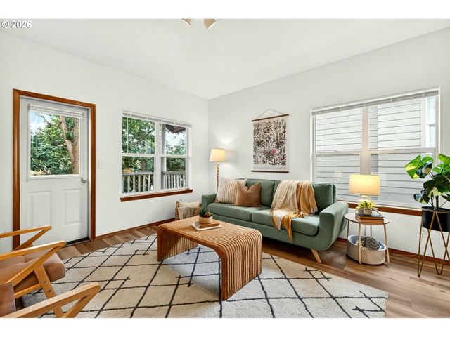 2315 N LOMBARD St, Portland, OR 97217