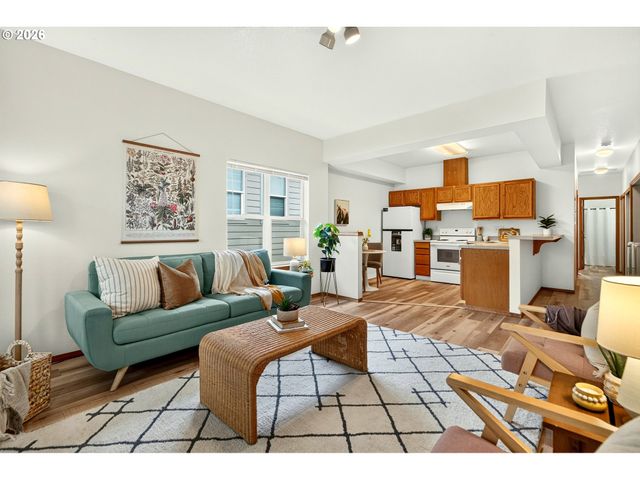 2315 N LOMBARD St, Portland, OR 97217