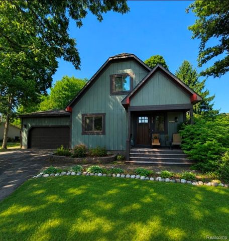 705 Estes Court, Waterford Charter Township, MI 48327