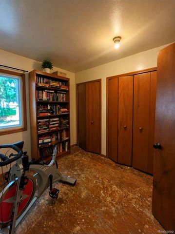 705 Estes Court, Waterford Charter Township, MI 48327