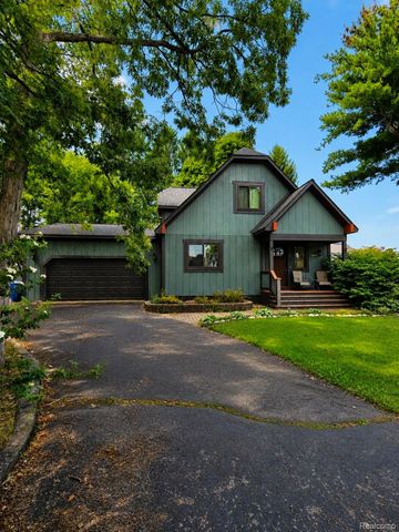 705 Estes Court, Waterford Charter Township, MI 48327