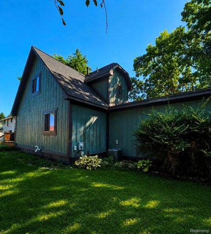705 Estes Court, Waterford Charter Township, MI 48327