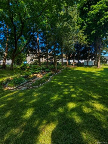 705 Estes Court, Waterford Charter Township, MI 48327