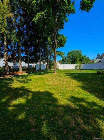 705 Estes Court, Waterford Charter Township, MI 48327