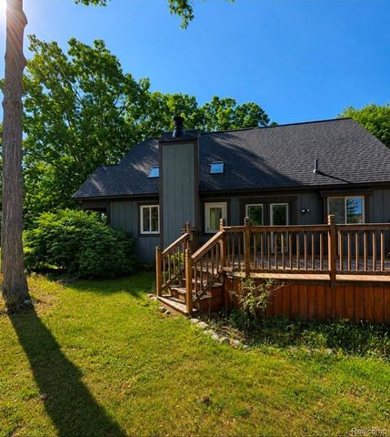 705 Estes Court, Waterford Charter Township, MI 48327