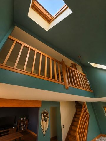 705 Estes Court, Waterford Charter Township, MI 48327