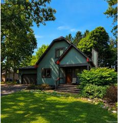705 Estes Court, Waterford Charter Township, MI 48327