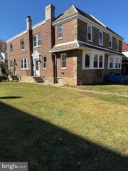 1064 ALLENGROVE ST, Philadelphia, PA 19124