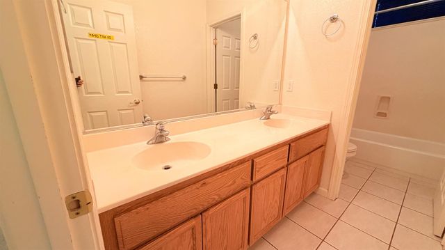 2518 clayridge Ct, Riverbank, CA 95367