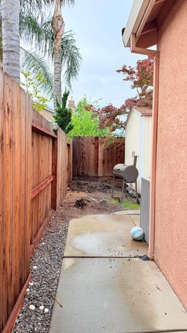 2518 clayridge Ct, Riverbank, CA 95367