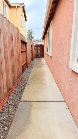 2518 clayridge Ct, Riverbank, CA 95367