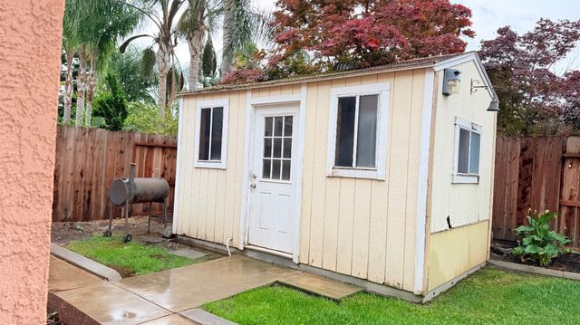 2518 clayridge Ct, Riverbank, CA 95367