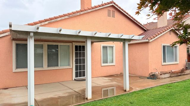 2518 clayridge Ct, Riverbank, CA 95367