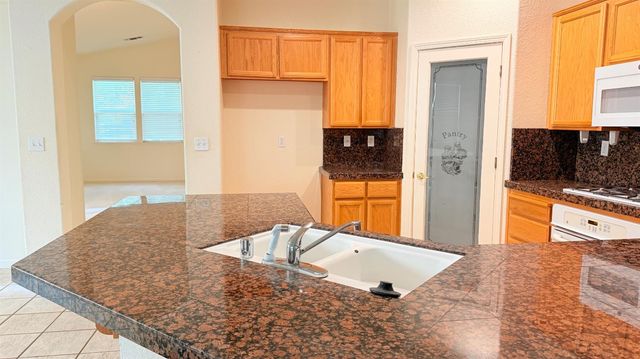 2518 clayridge Ct, Riverbank, CA 95367