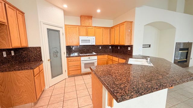 2518 clayridge Ct, Riverbank, CA 95367