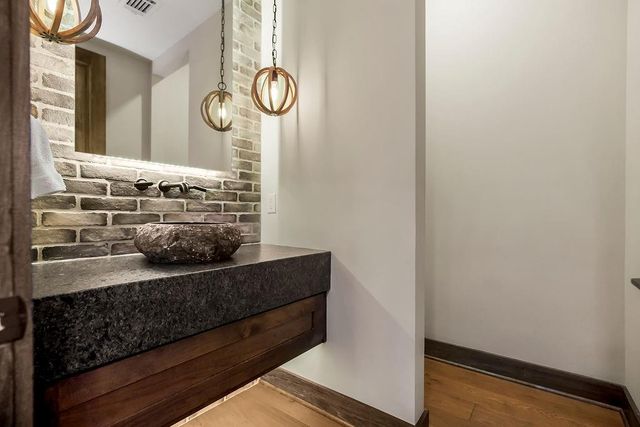 4600 W 146th Street, Overland Park, KS 66224