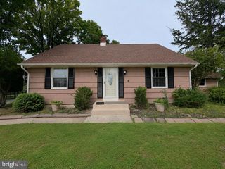 580 VILLAGE RD W, Princeton Junction, NJ 08550