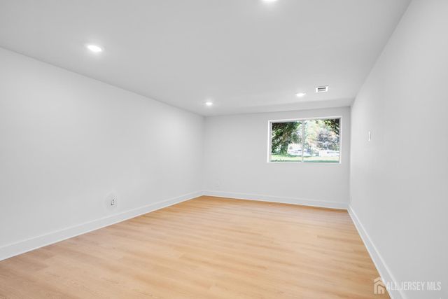 304 College Drive, Edison, NJ 08817