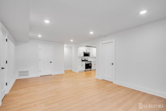 304 College Drive, Edison, NJ 08817