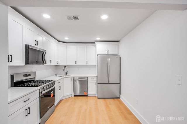 304 College Drive, Edison, NJ 08817