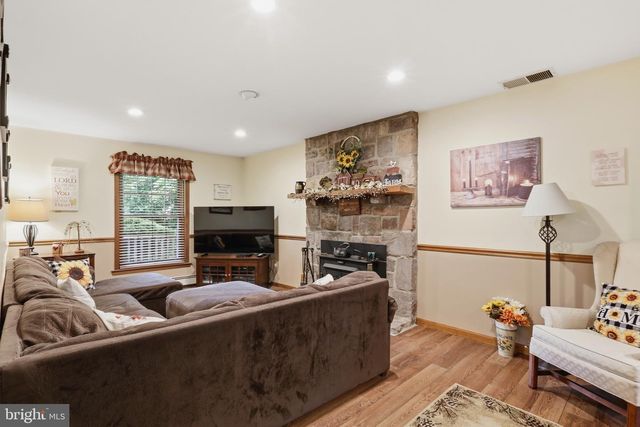1424 S OAK RD, Feasterville Trevose, PA 19053