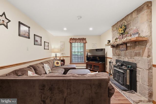 1424 S OAK RD, Feasterville Trevose, PA 19053