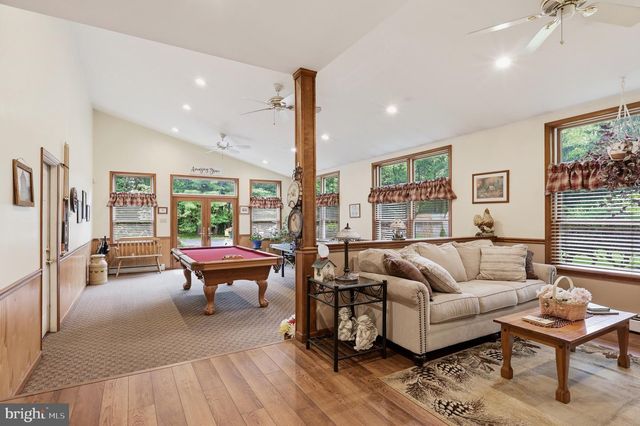 1424 S OAK RD, Feasterville Trevose, PA 19053