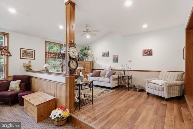 1424 S OAK RD, Feasterville Trevose, PA 19053