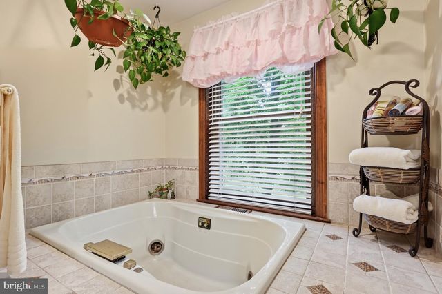 1424 S OAK RD, Feasterville Trevose, PA 19053