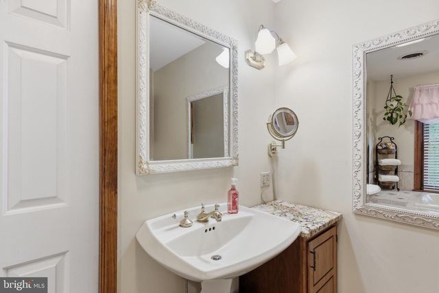 1424 S OAK RD, Feasterville Trevose, PA 19053