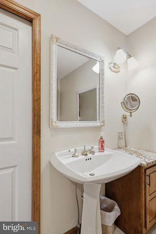 1424 S OAK RD, Feasterville Trevose, PA 19053