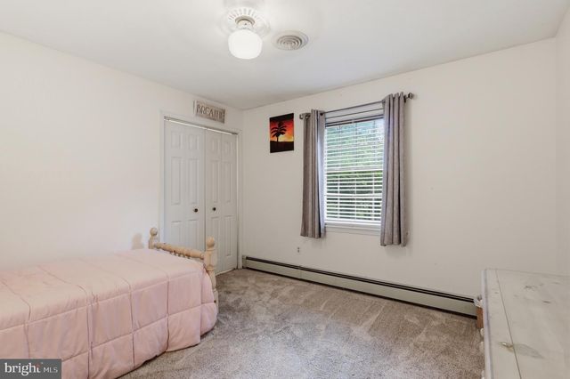 1424 S OAK RD, Feasterville Trevose, PA 19053