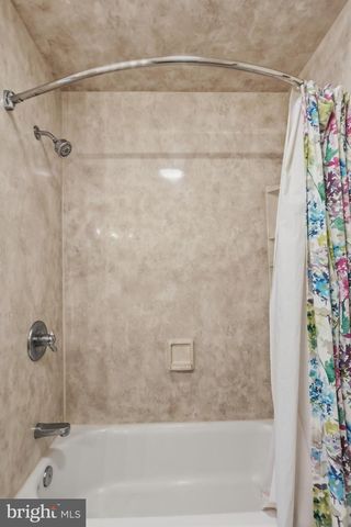 1424 S OAK RD, Feasterville Trevose, PA 19053