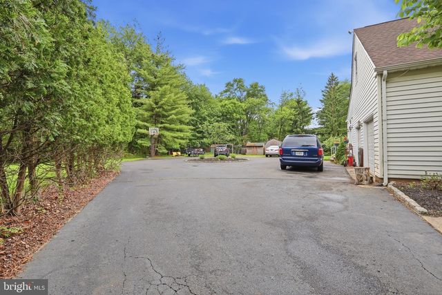 1424 S OAK RD, Feasterville Trevose, PA 19053