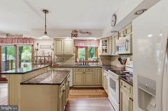 1424 S OAK RD, Feasterville Trevose, PA 19053