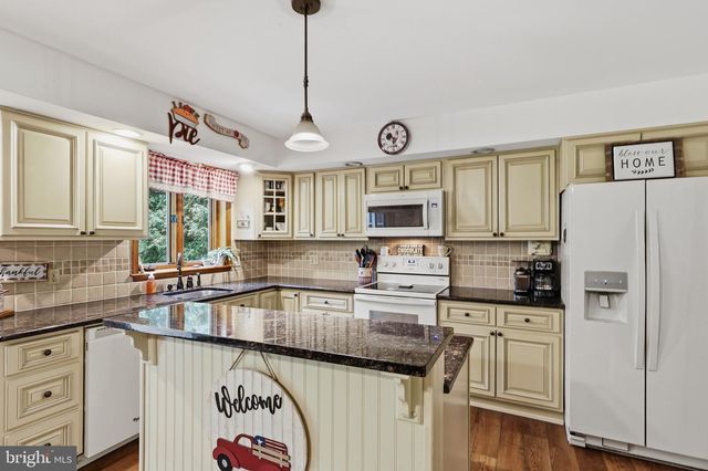1424 S OAK RD, Feasterville Trevose, PA 19053