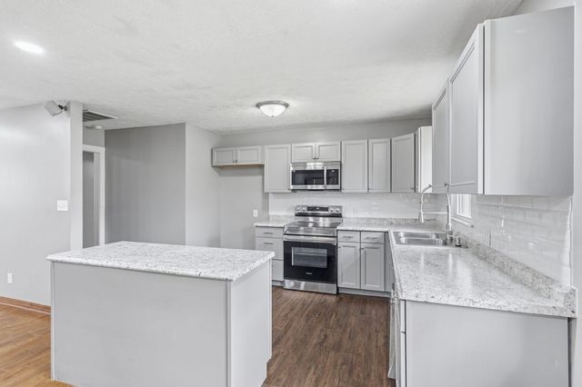 2535 S Prospect Avenue, Springfield, MO 65804