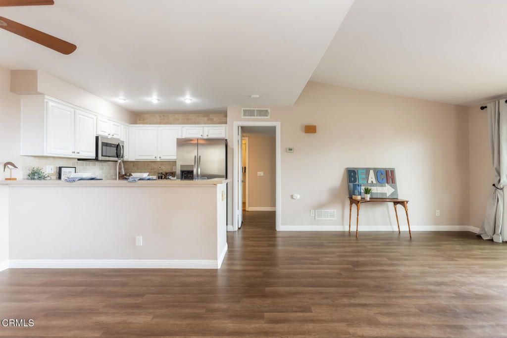 Image 3 of property listing at 6981 Ballena Way 13, Carlsbad, CA 92009