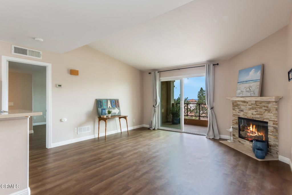 Image 4 of property listing at 6981 Ballena Way 13, Carlsbad, CA 92009