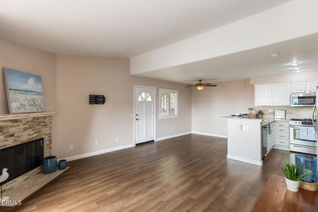 Image 8 of property listing at 6981 Ballena Way 13, Carlsbad, CA 92009