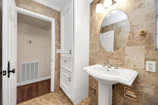 6701 Neff Street, Houston, TX 77074