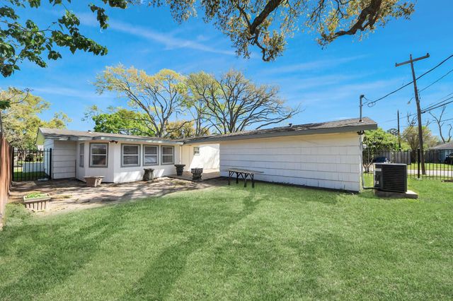 6701 Neff Street, Houston, TX 77074