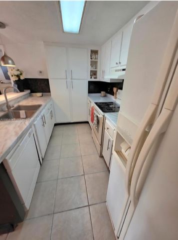 6389 Cotton Tail Rd, Miami Lakes, FL 33014