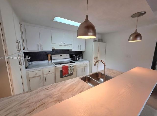 6389 Cotton Tail Rd, Miami Lakes, FL 33014