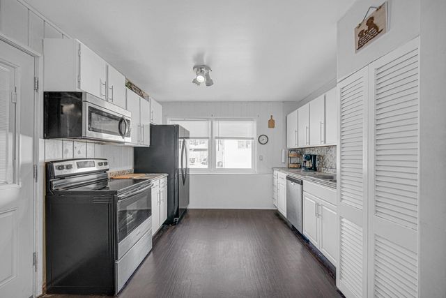 7742 Catalpa Avenue, Hammond, IN 46324