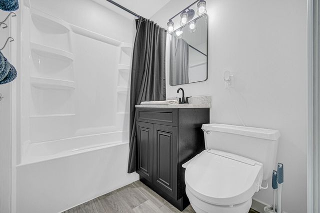 7742 Catalpa Avenue, Hammond, IN 46324