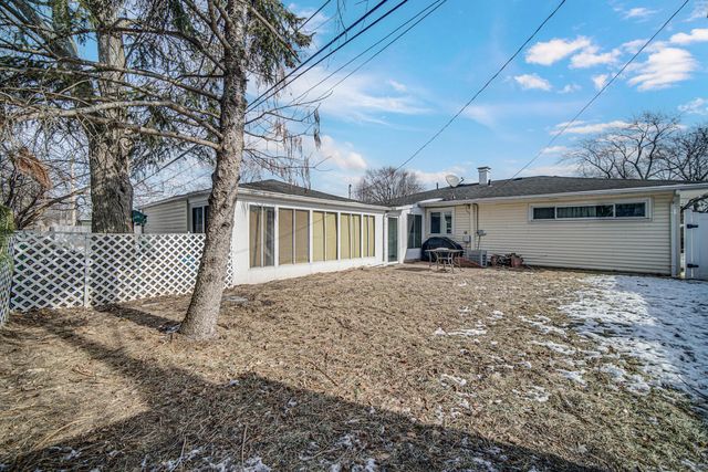 7742 Catalpa Avenue, Hammond, IN 46324